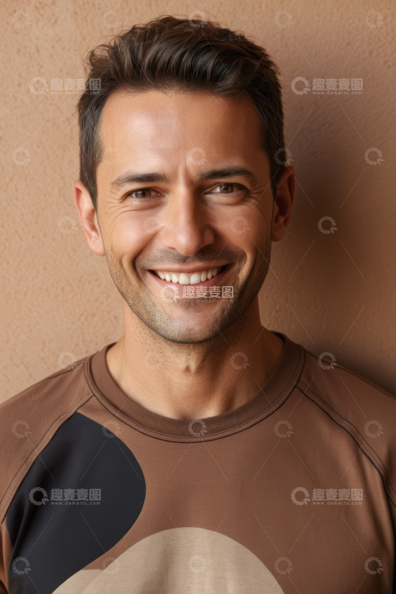 高清大图下载【趣麦麦图】微笑男士半身肖像
