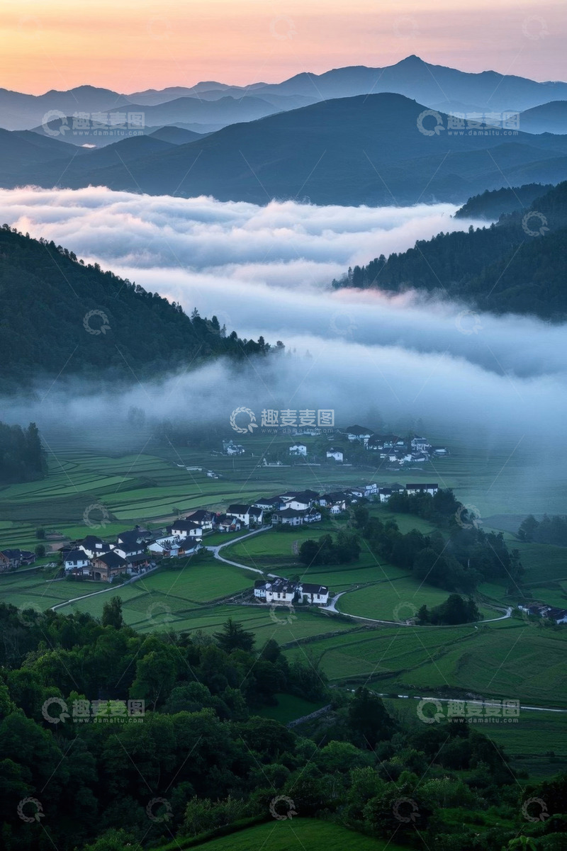 高清大图下载【趣麦麦图】山间云海下的田园村落景观