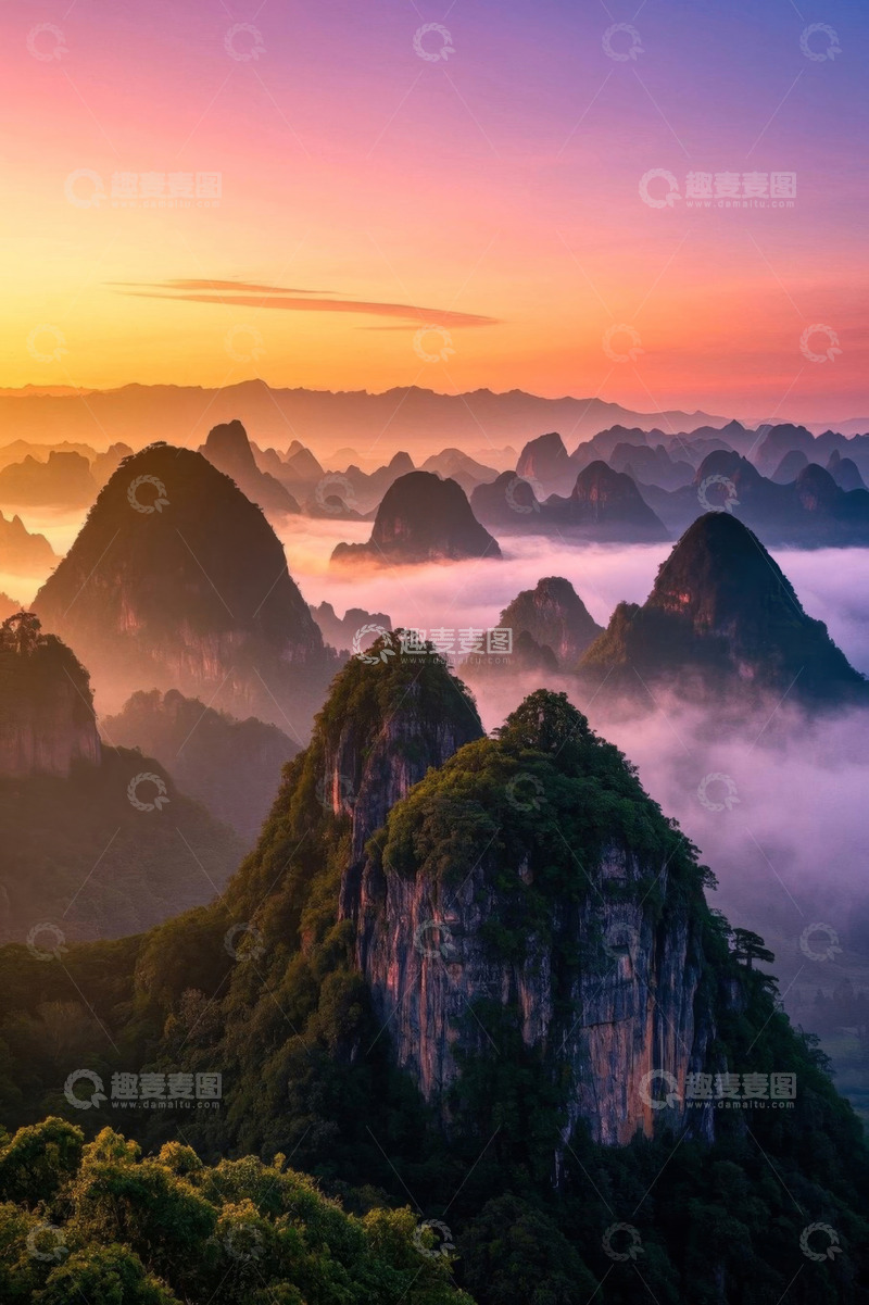 高清大图下载【趣麦麦图】中国桂林喀斯特山峰日出景观