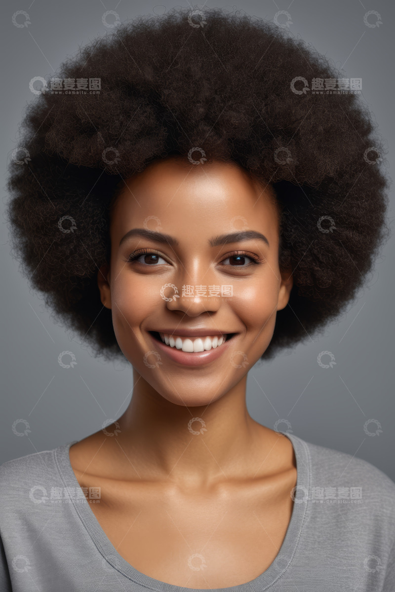 高清大图下载【趣麦麦图】微笑的非洲裔女性肖像