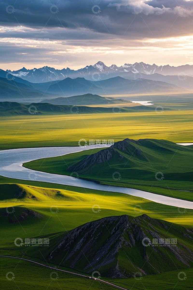 高清大图下载【趣麦麦图】草原河流与远山风光