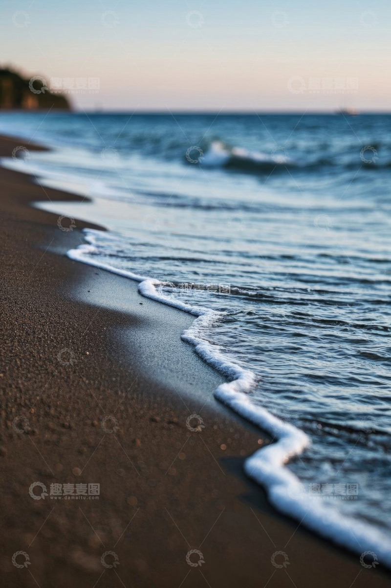 高清大图下载【趣麦麦图】海浪拍打沙滩的自然景象