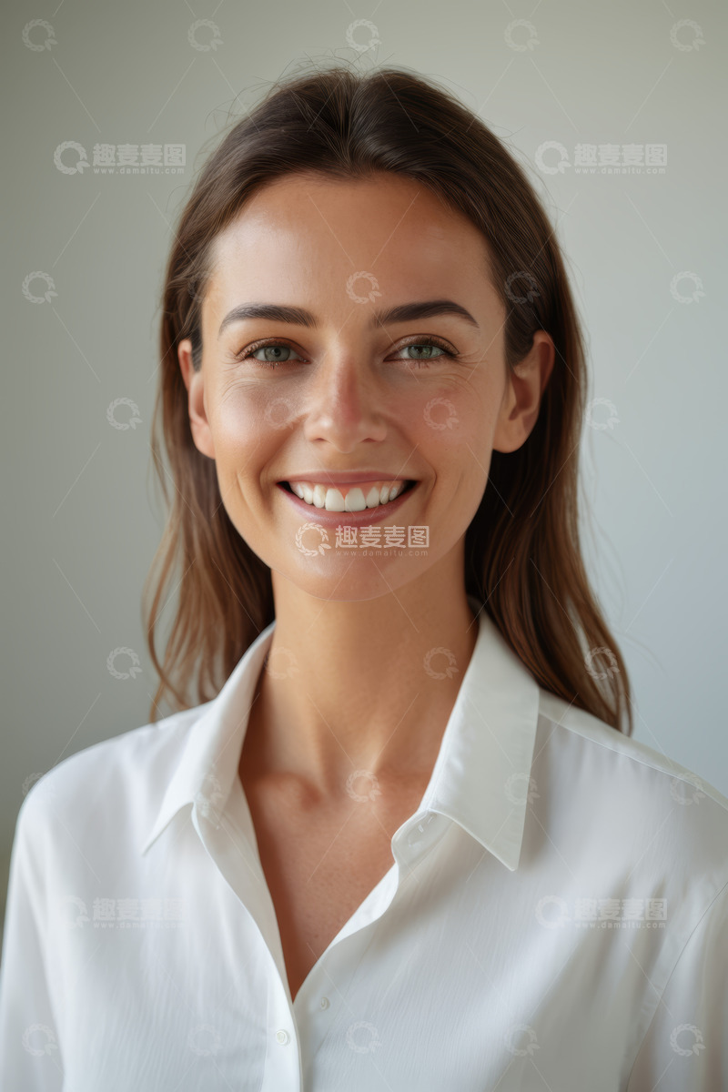 高清大图下载【趣麦麦图】微笑女性半身肖像