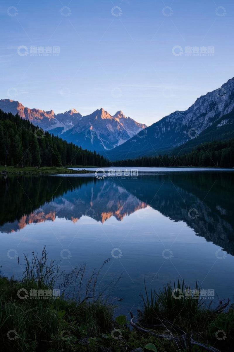 高清大图下载【趣麦麦图】山林湖泊晨曦倒影风景