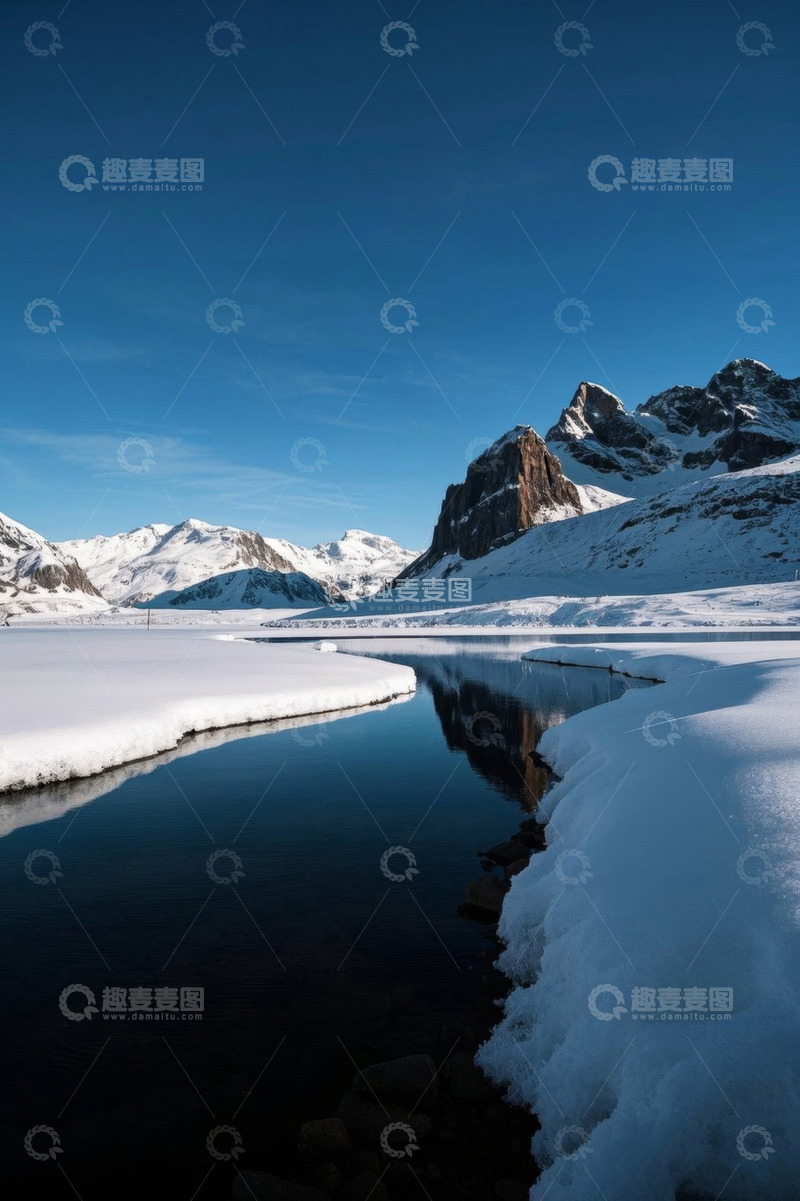 高清大图下载【趣麦麦图】雪山下的宁静水面风光