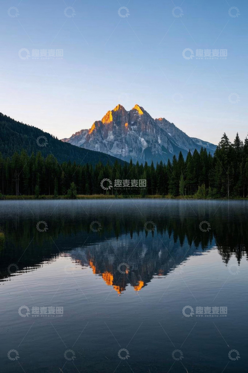 高清大图下载【趣麦麦图】山林湖泊间的壮丽山景