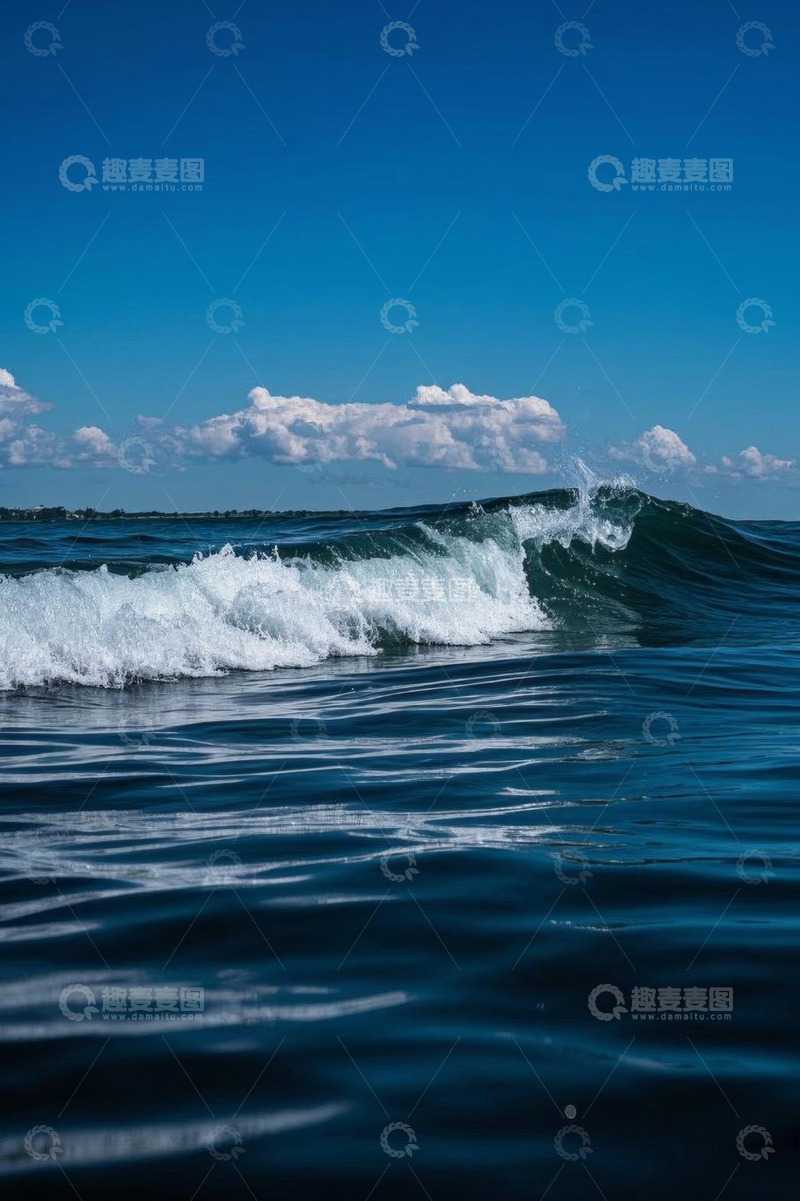 高清大图下载【趣麦麦图】海浪翻涌的蓝色海洋景象