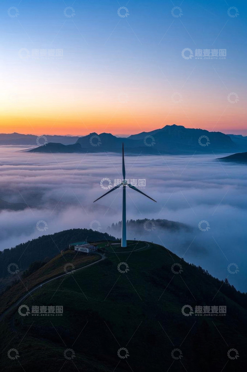 高清大图下载【趣麦麦图】山顶风车与云海日出景观