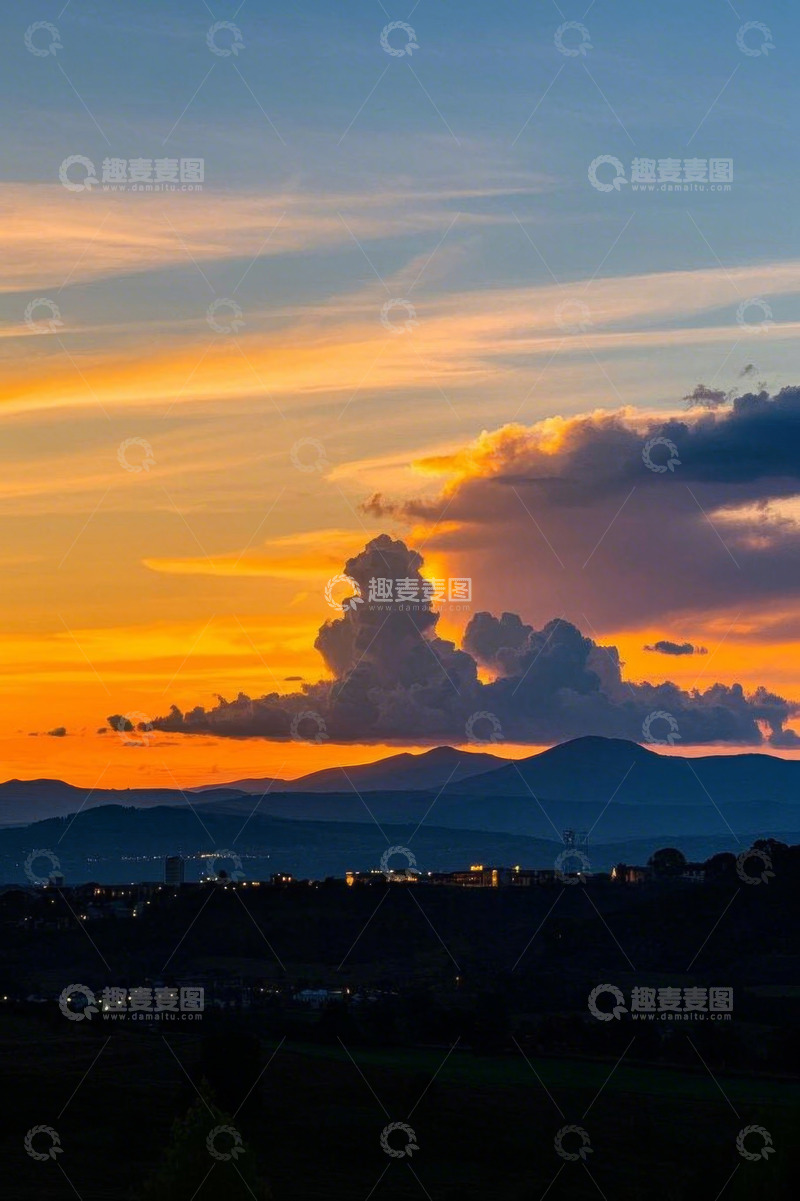高清大图下载【趣麦麦图】日落时分远山与云霞景观