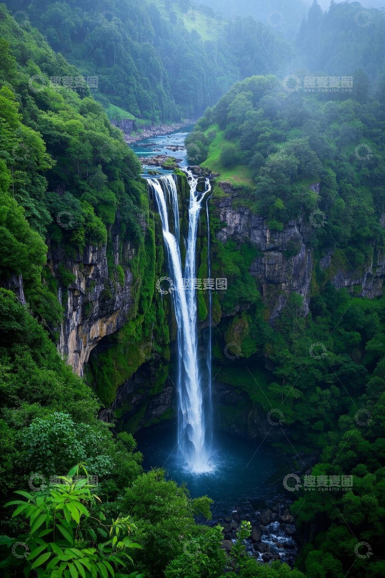 山间瀑布自然景观
