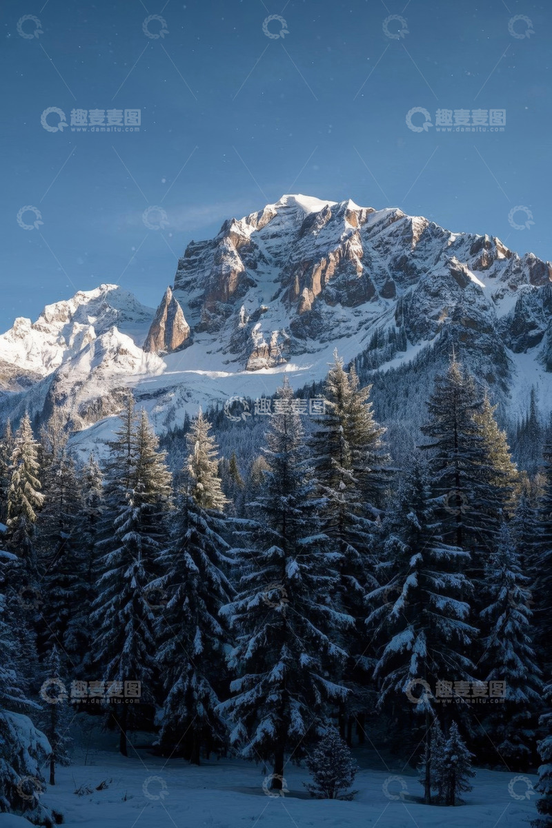 高清大图下载【趣麦麦图】雪覆山林与山峰景观