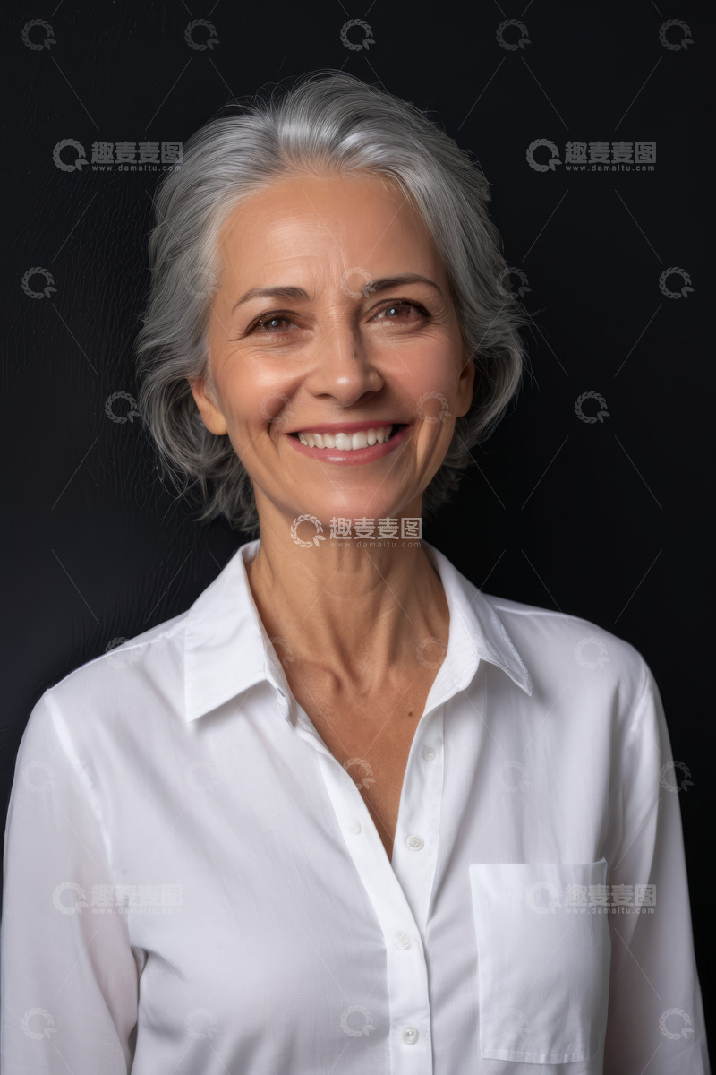 高清大图下载【趣麦麦图】微笑老年女性肖像