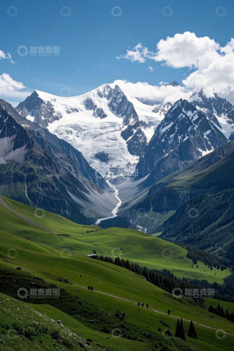 高清大图下载【趣麦麦图】高山下的绿色山谷风光