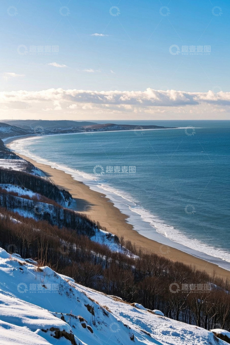 高清大图下载【趣麦麦图】冬日雪覆盖的海滩与海洋景观