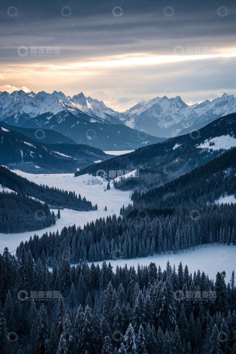 高清大图下载【趣麦麦图】雪山森林自然风光全景