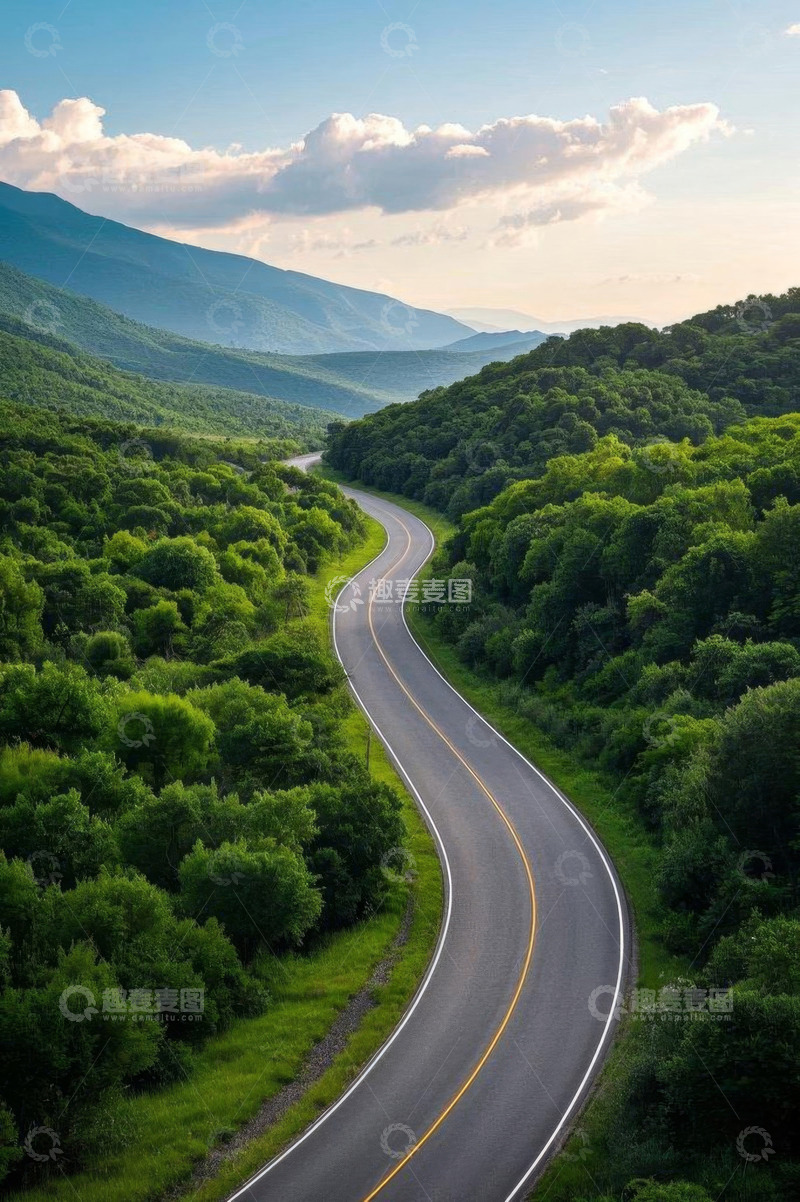 高清大图下载【趣麦麦图】蜿蜒公路穿行于山林间