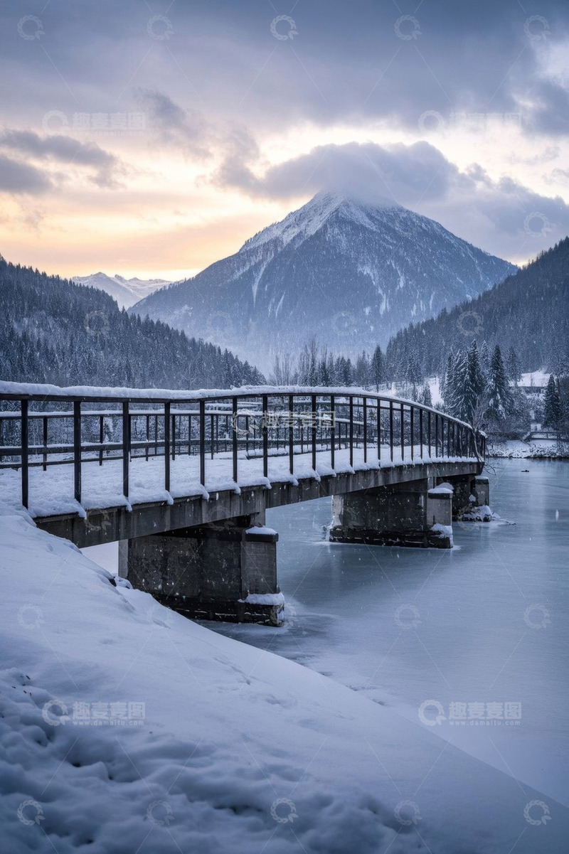 高清大图下载【趣麦麦图】雪山下覆雪桥梁自然风光
