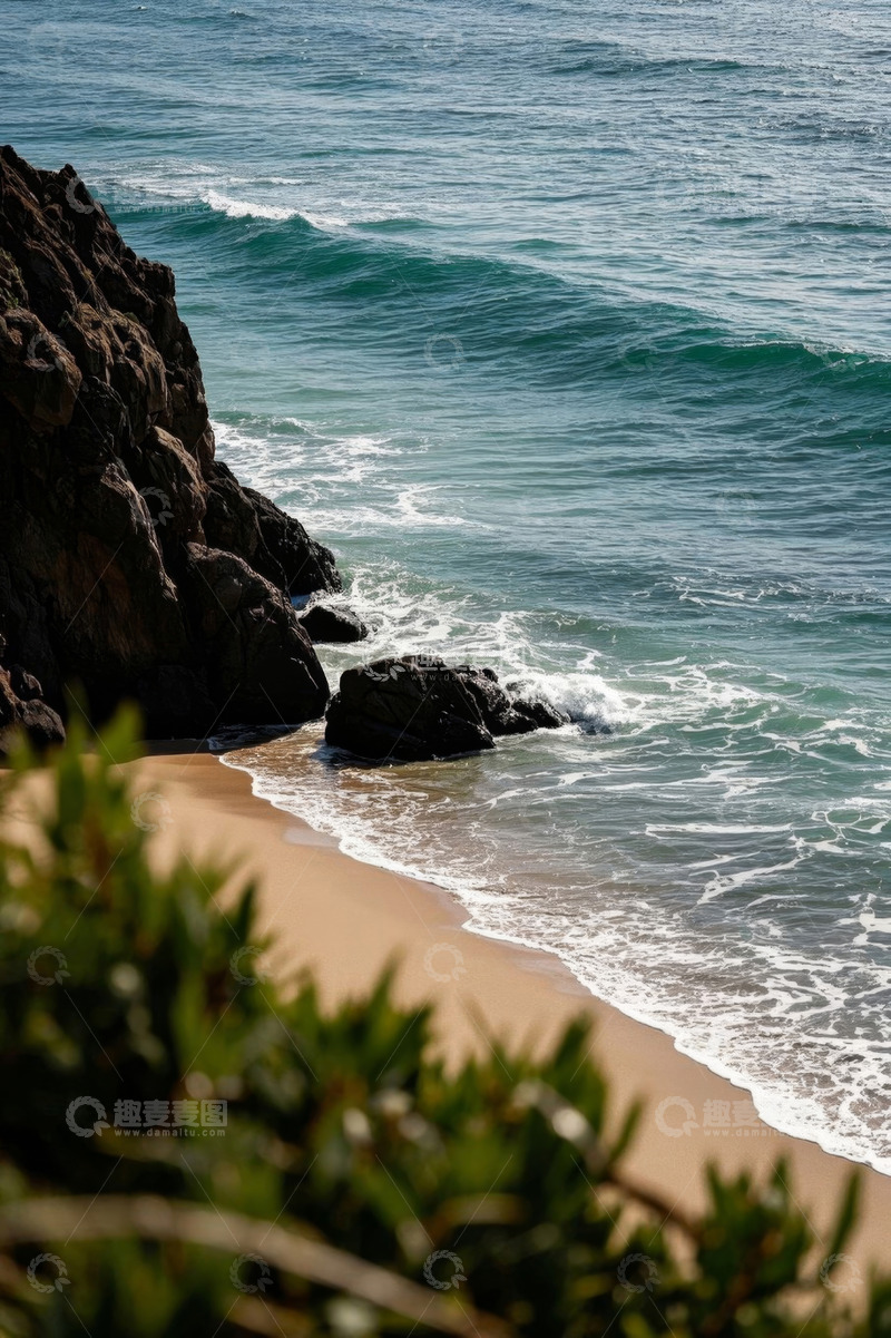 高清大图下载【趣麦麦图】海滩边海浪拍打岩石景象