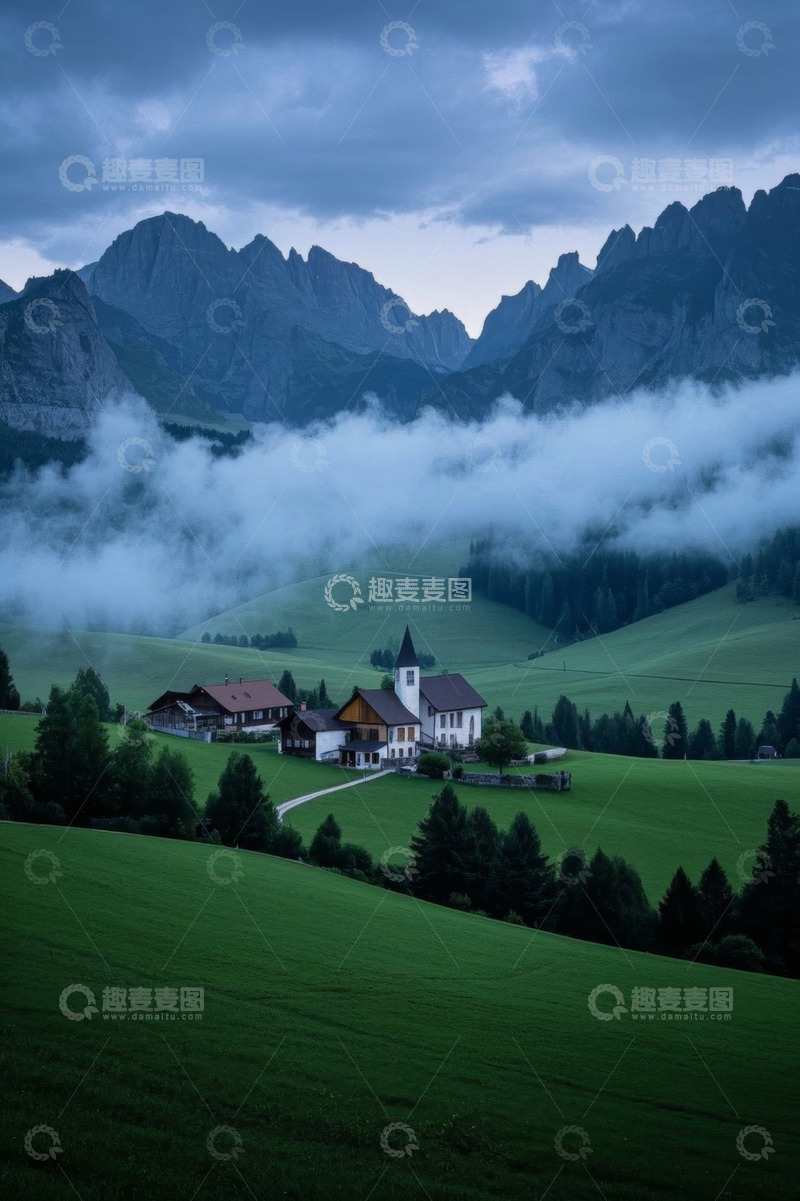 高清大图下载【趣麦麦图】山间云雾环绕的乡村景色