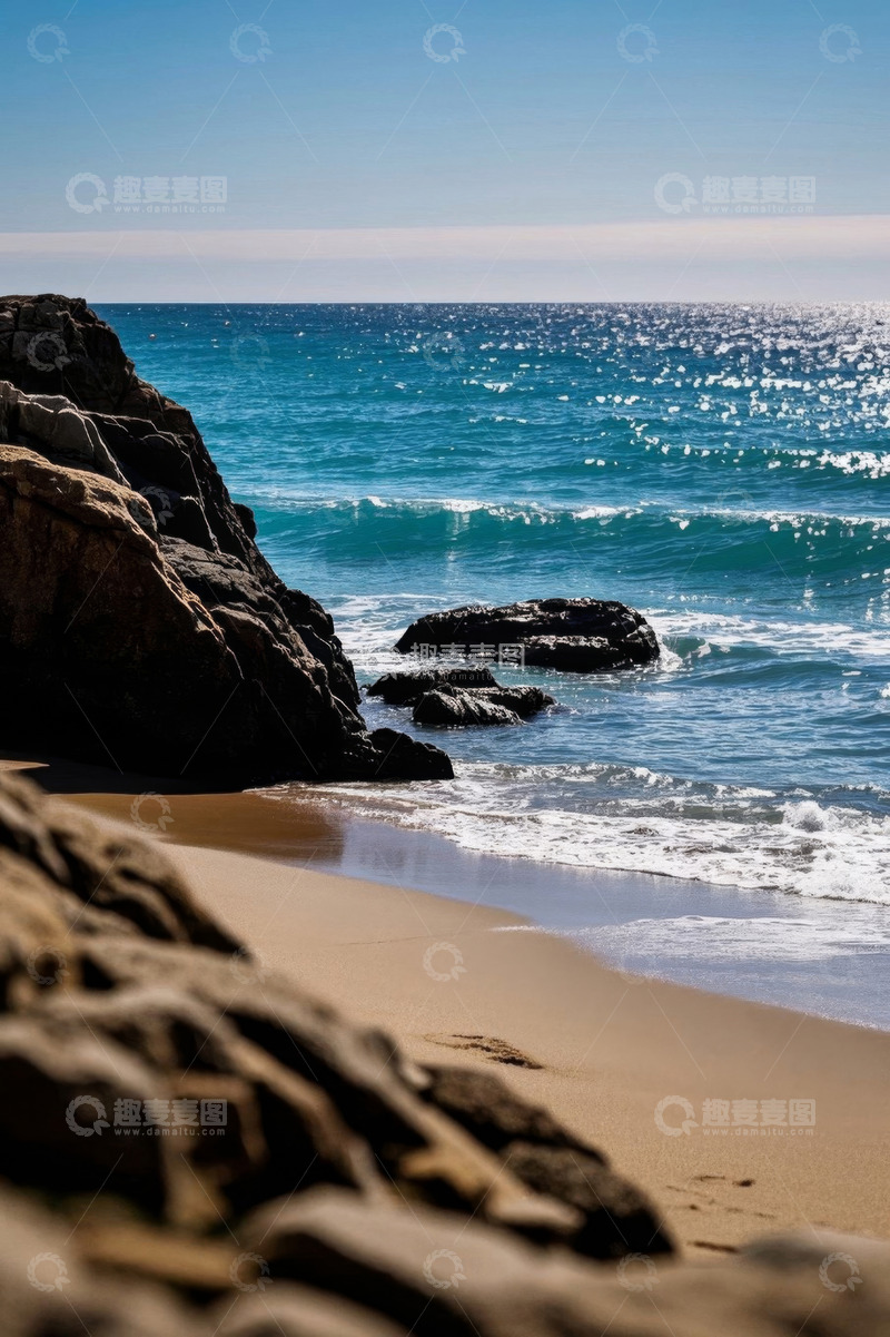 高清大图下载【趣麦麦图】海滩边的岩石与海浪风景