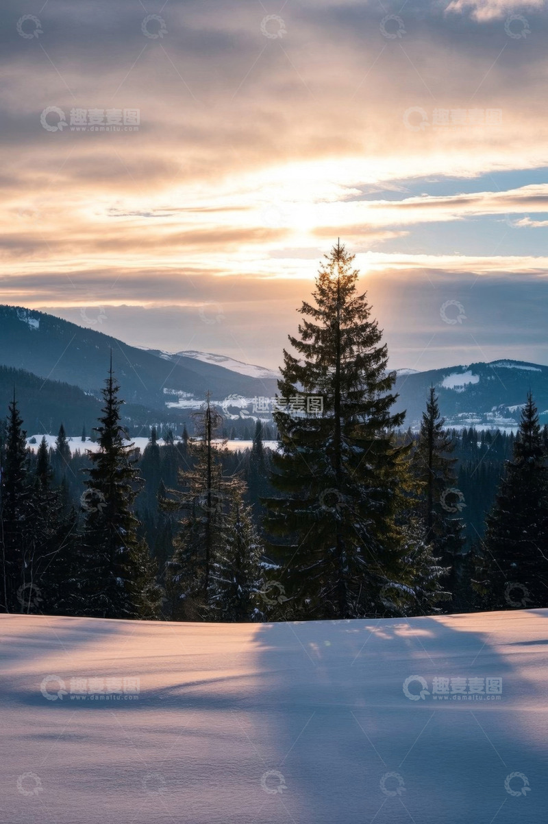 高清大图下载【趣麦麦图】雪后山林日出全景