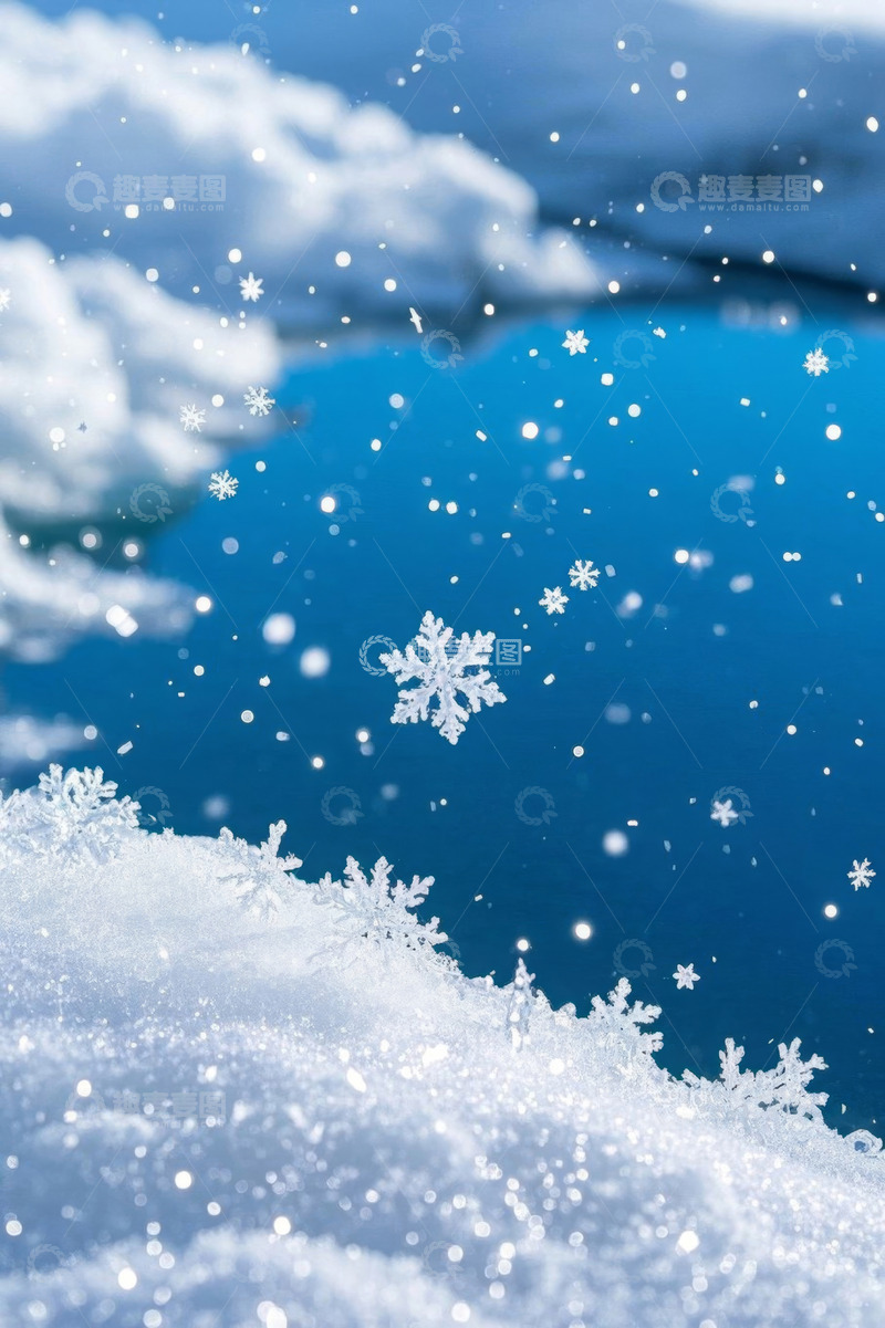 高清大图下载【趣麦麦图】飘落雪花与积雪的蓝色背景