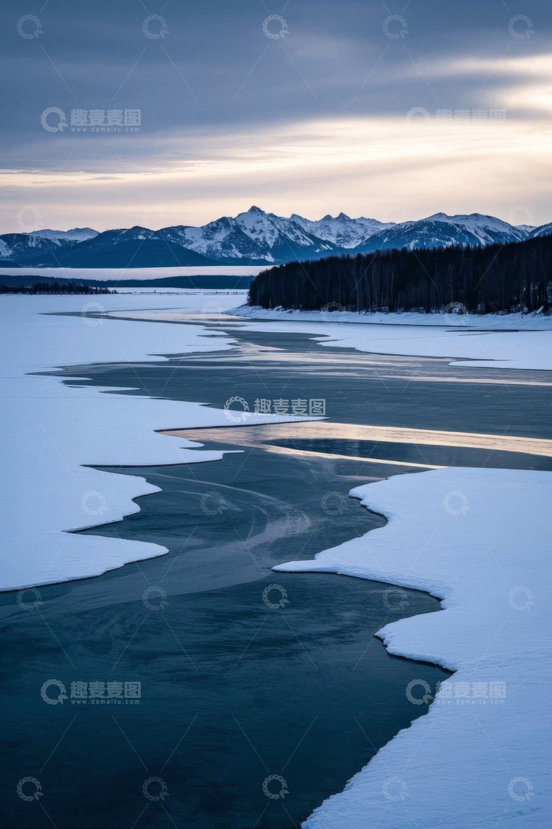 高清大图下载【趣麦麦图】冬日雪山下蜿蜒河流景观