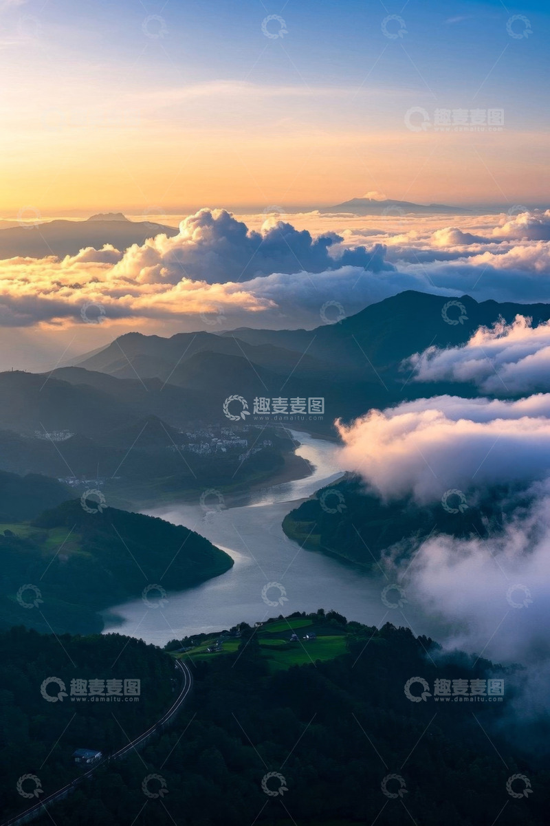 高清大图下载【趣麦麦图】山水间云海日出景象