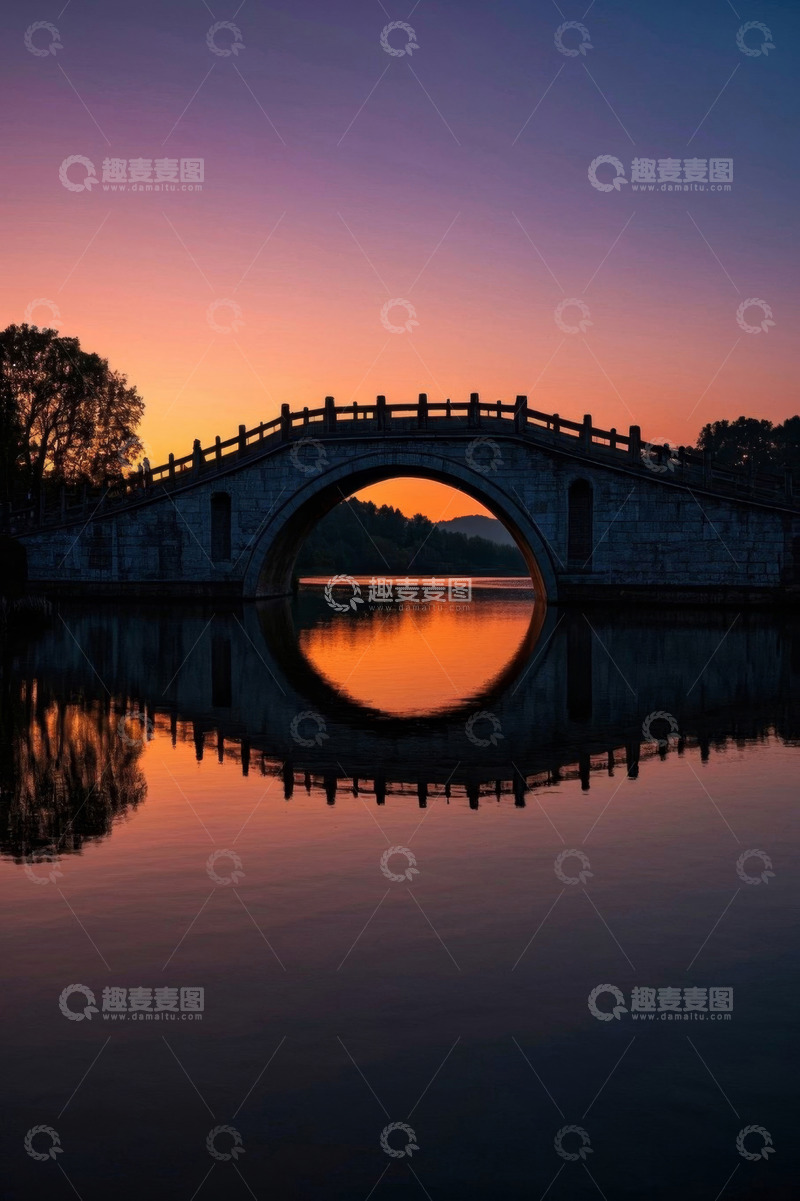 高清大图下载【趣麦麦图】夕阳下湖面石拱桥风景