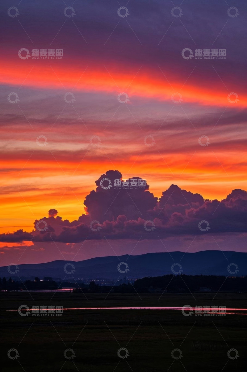 高清大图下载【趣麦麦图】晚霞下的田野与远山景观