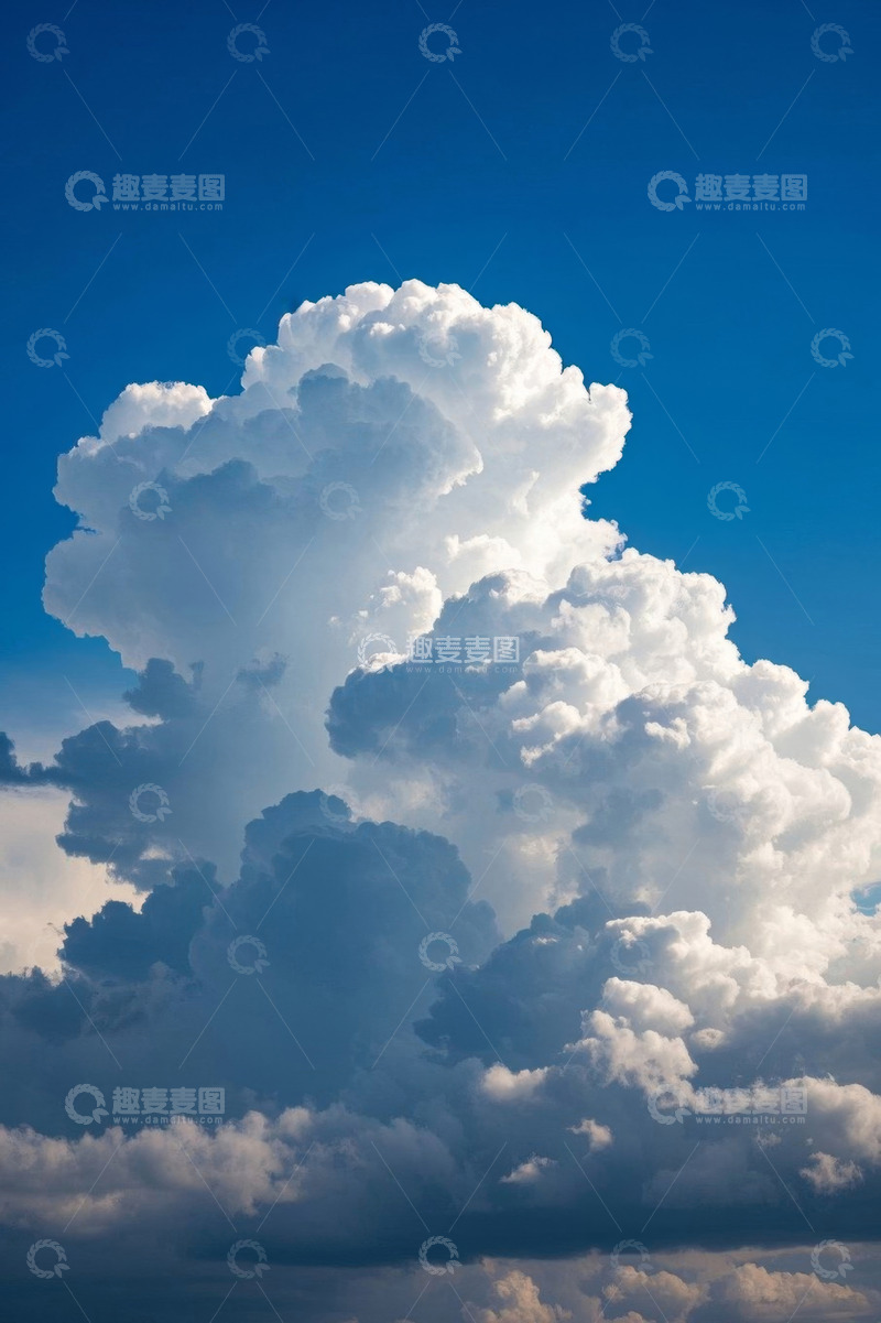 高清大图下载【趣麦麦图】蓝天中巨大蓬松的云朵