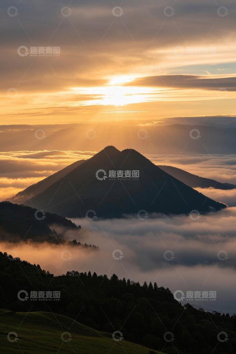 高清大图下载【趣麦麦图】山间云海日出景象