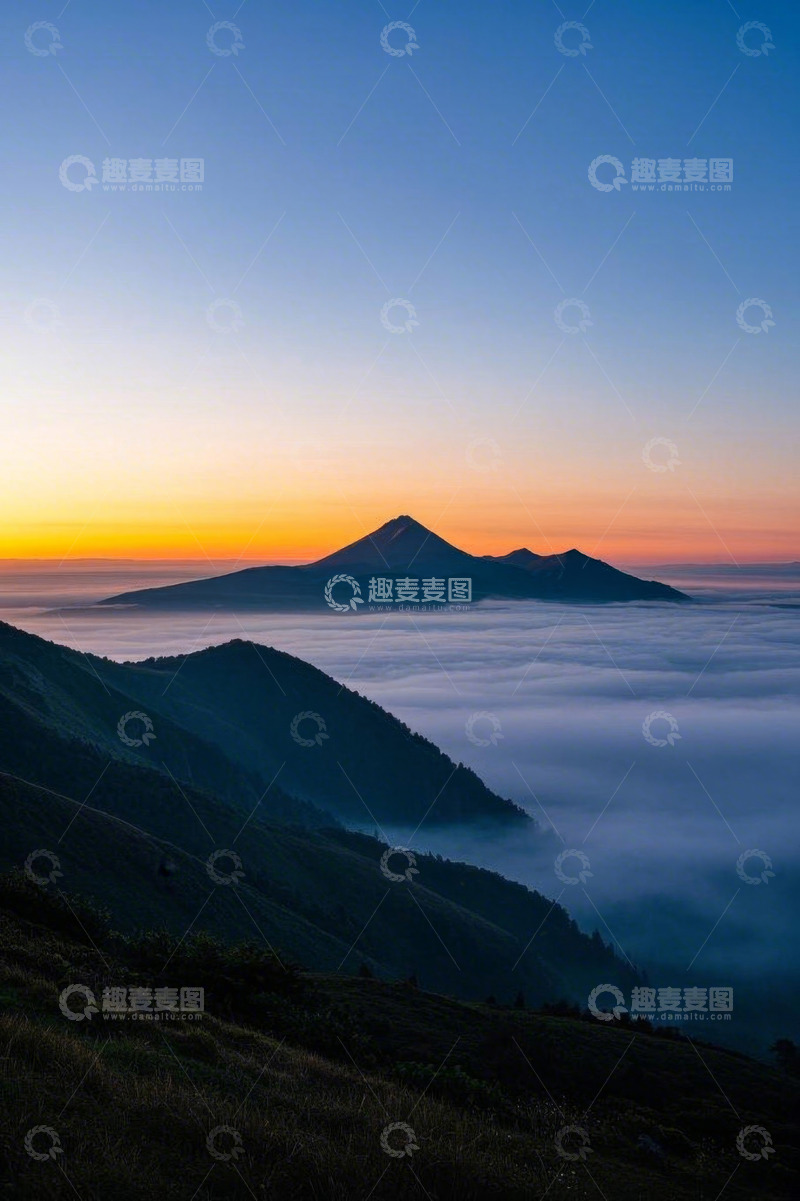 高清大图下载【趣麦麦图】日出时分山间云海景观