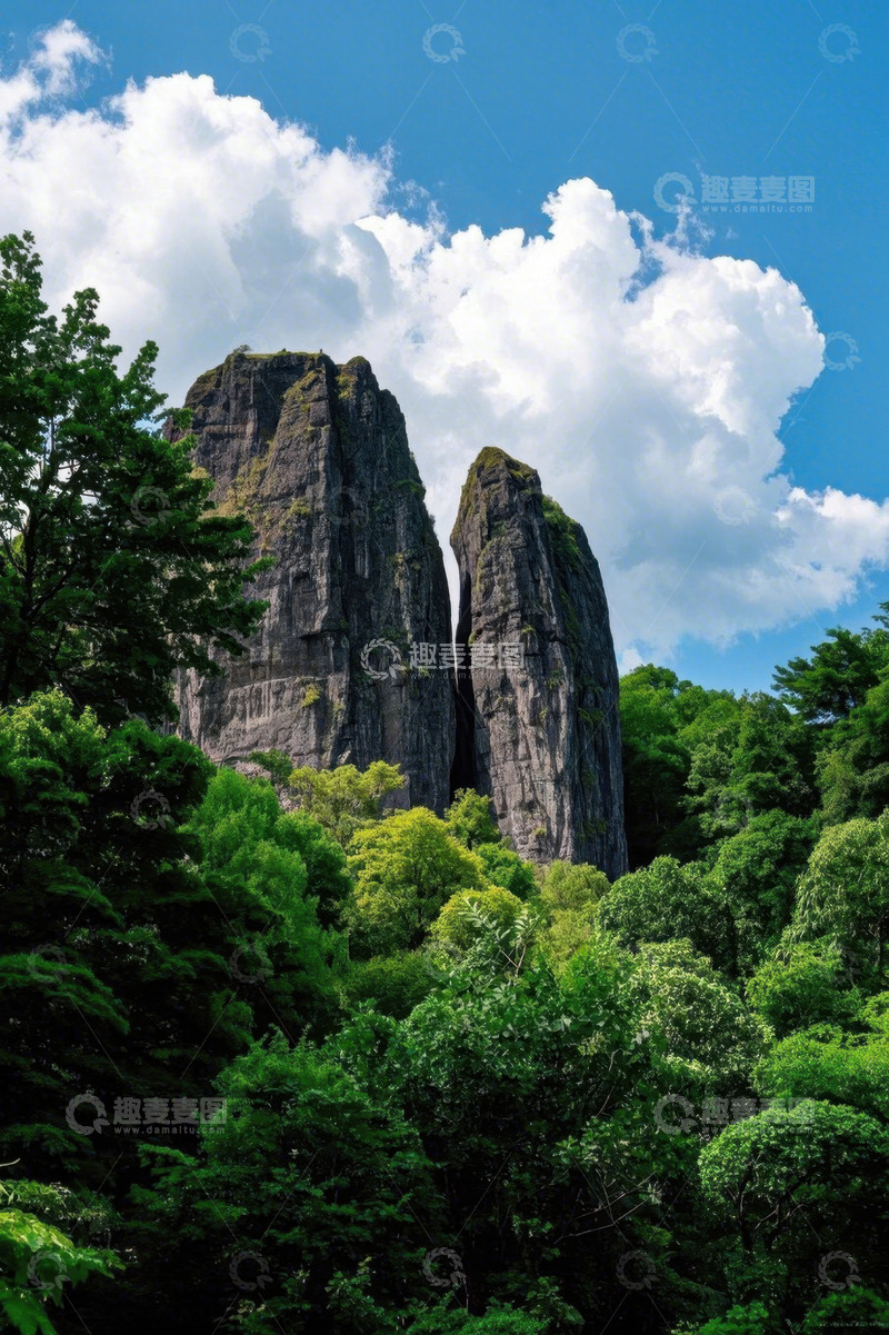 高清大图下载【趣麦麦图】蓝天白云下的山林岩石景观