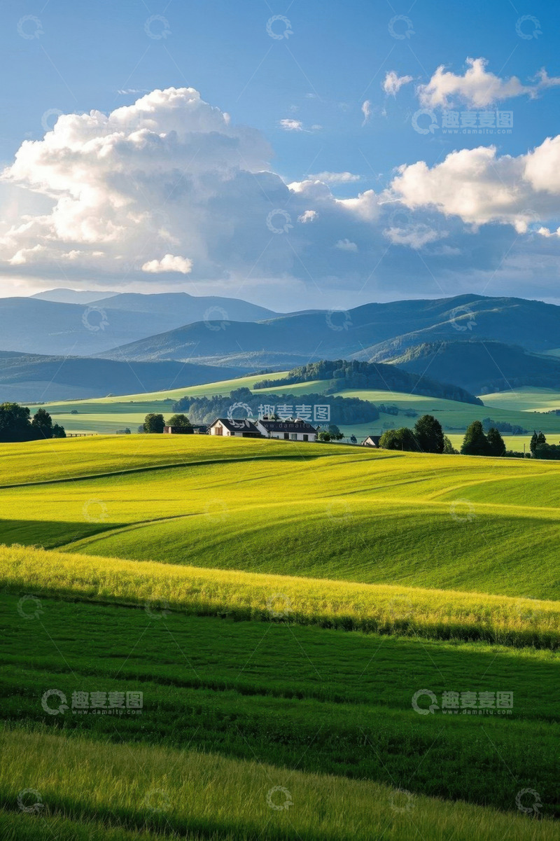 高清大图下载【趣麦麦图】广袤绿色田野与远山景观