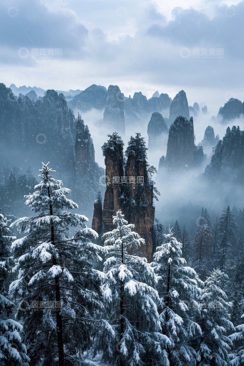 湖南雪后山林奇峰景观