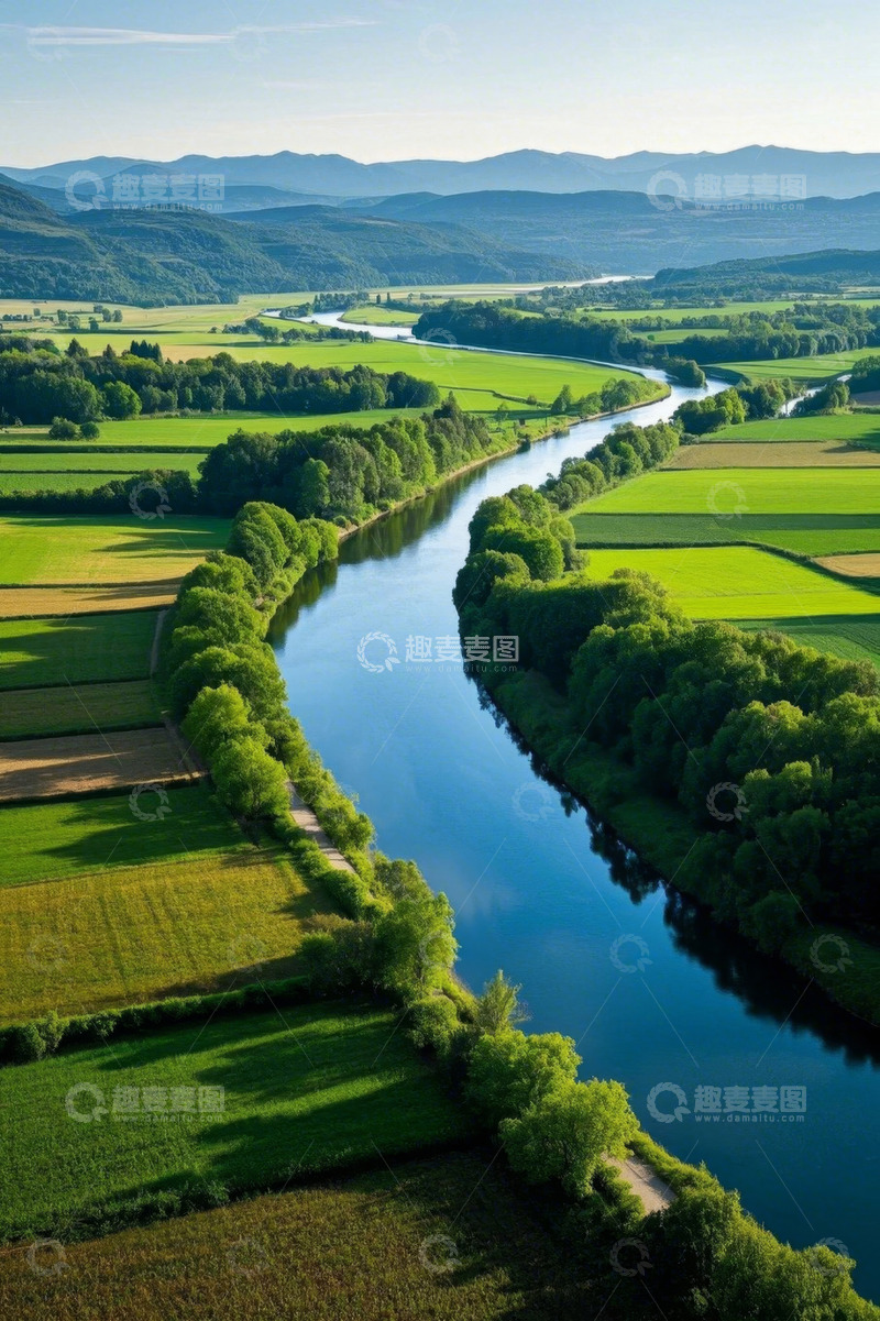 高清大图下载【趣麦麦图】河流蜿蜒的田园风光航拍