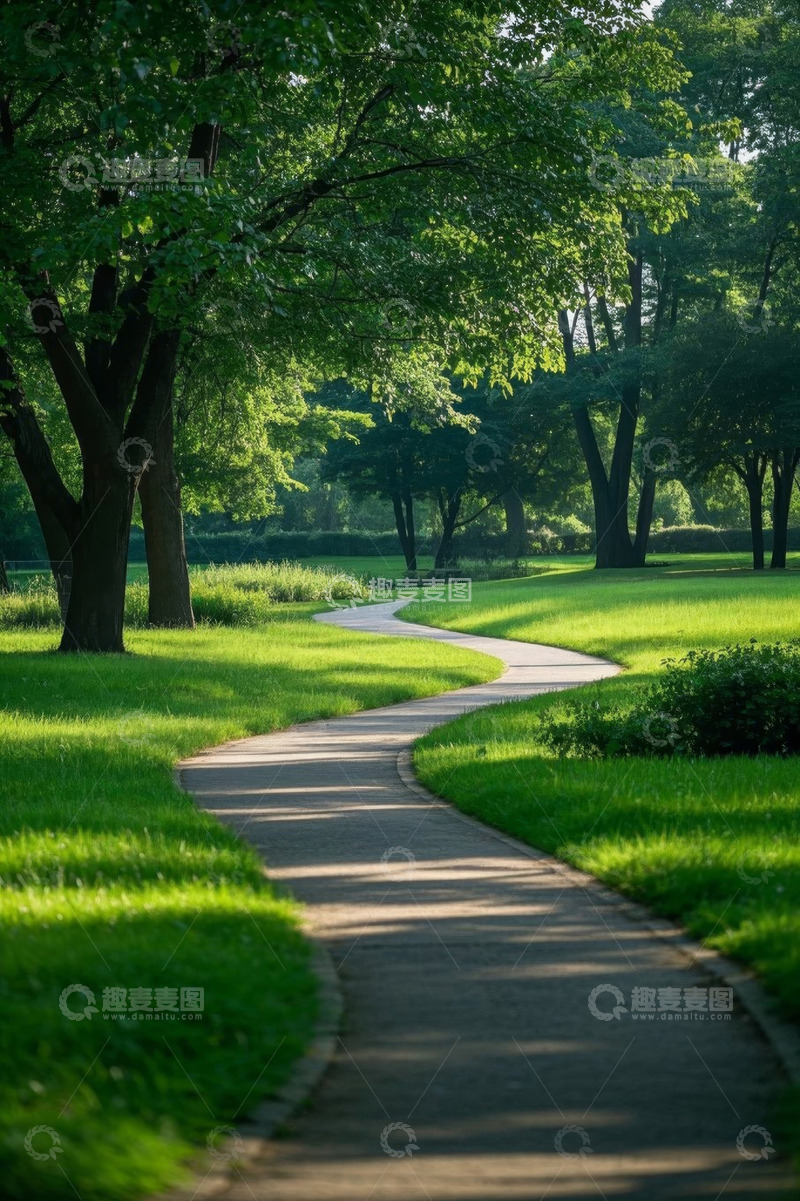 高清大图下载【趣麦麦图】公园内蜿蜒小路与绿树风景