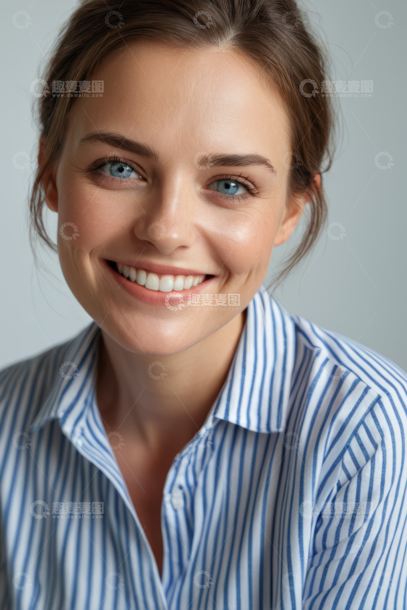 高清大图下载【趣麦麦图】微笑女性半身肖像