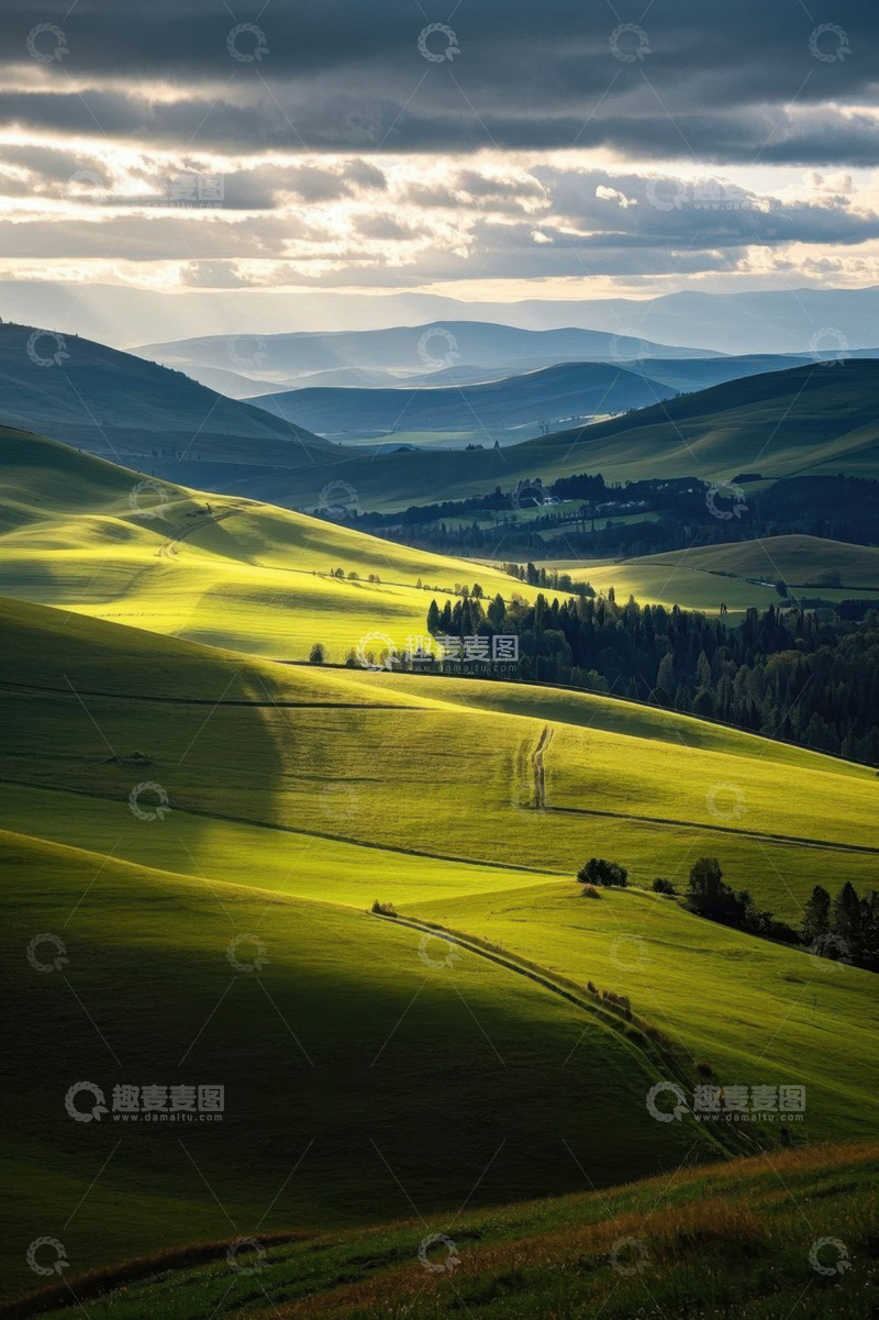 高清大图下载【趣麦麦图】阳光照耀下的绿色山丘风光