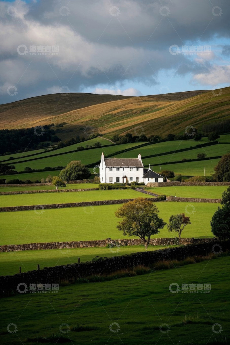 高清大图下载【趣麦麦图】乡村田园白房与绿色山丘风景