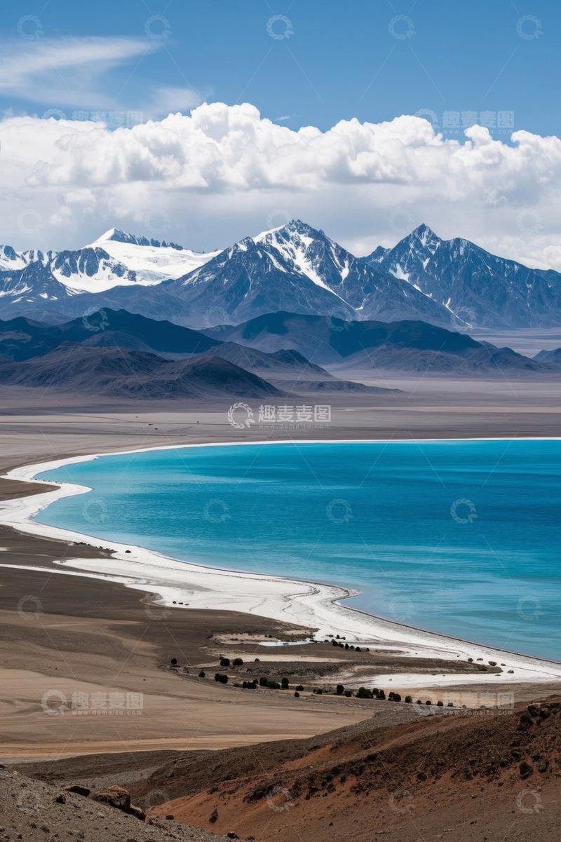 高清大图下载【趣麦麦图】雪山环绕的蓝色湖泊风光