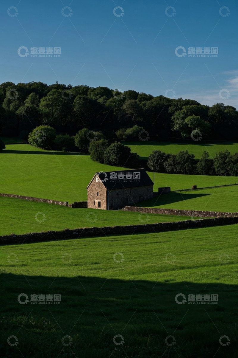 高清大图下载【趣麦麦图】乡村绿野中的石砌小屋