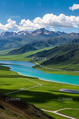 高山草原湖泊风光