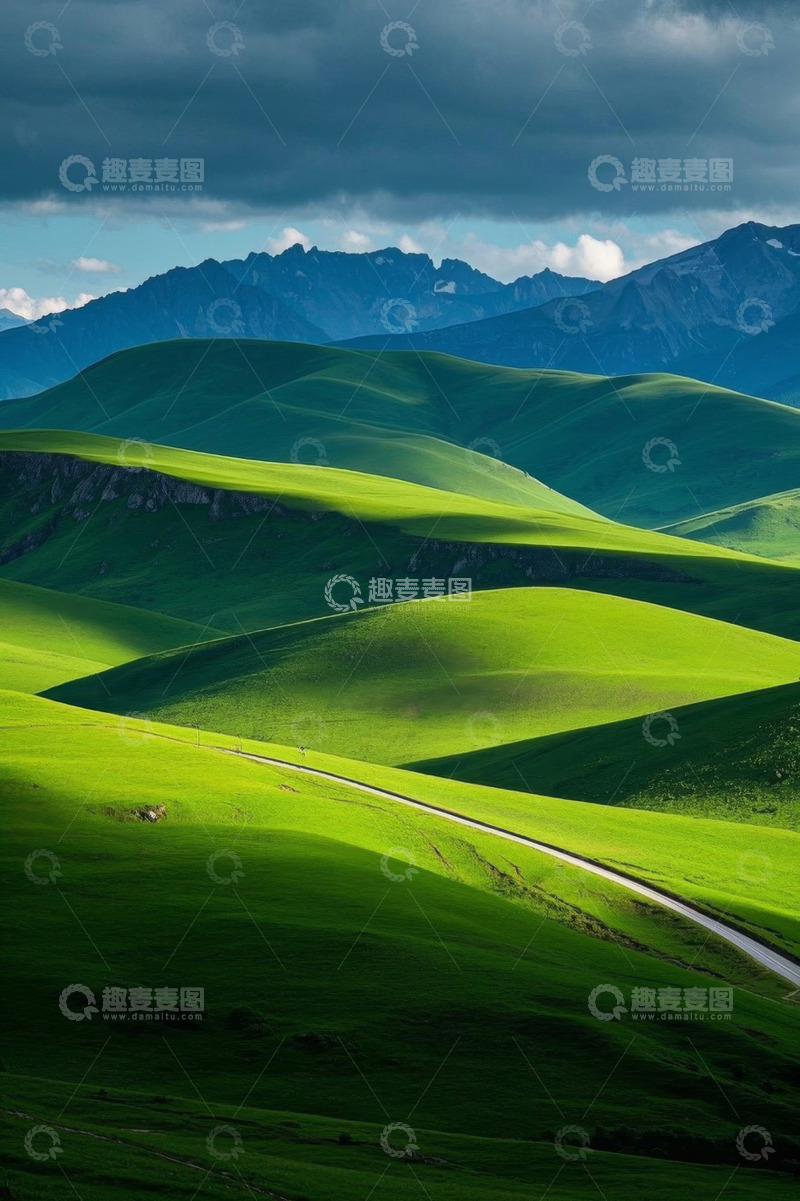 高清大图下载【趣麦麦图】绿色山丘与远山风景