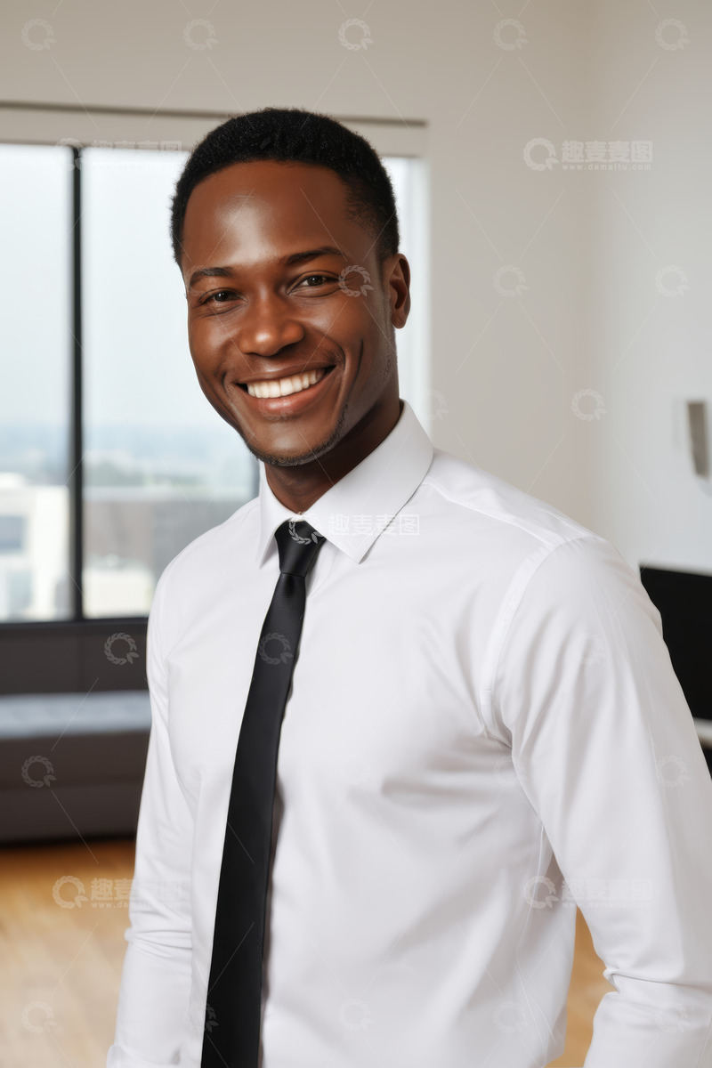 高清大图下载【趣麦麦图】商务装扮的黑人男子微笑肖像