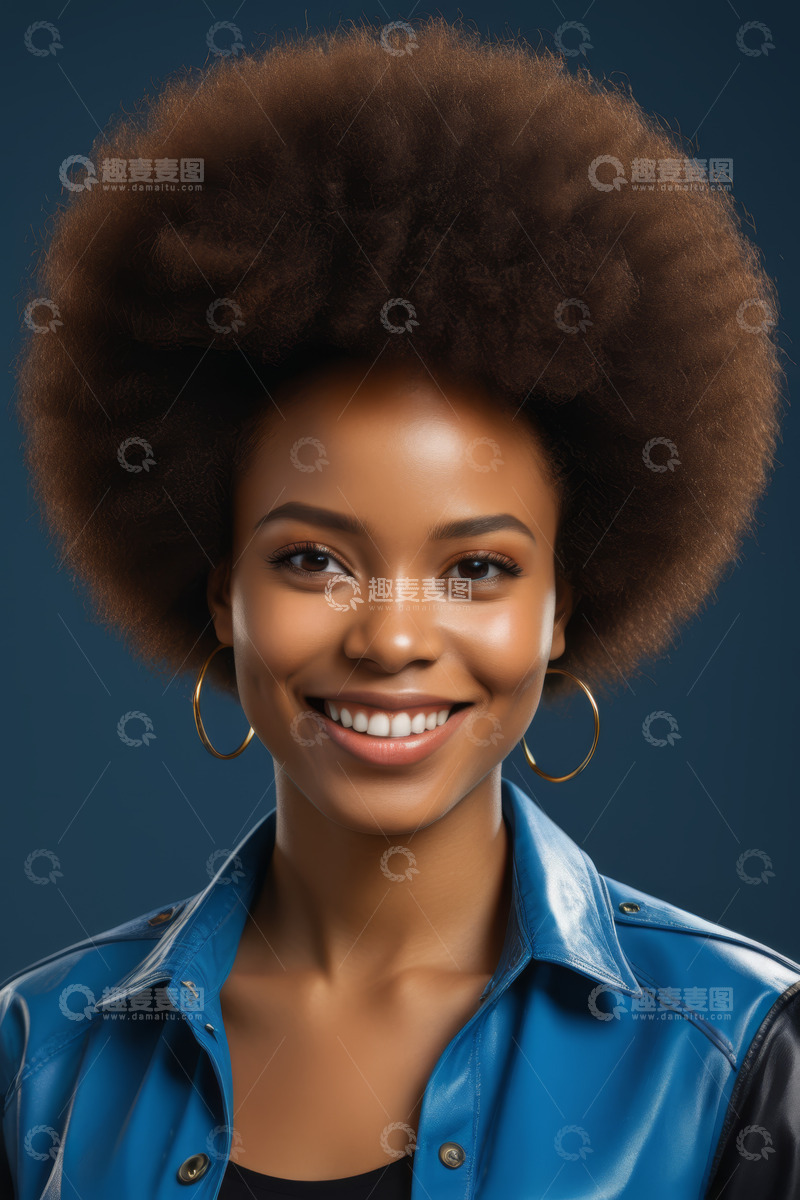 高清大图下载【趣麦麦图】微笑的非洲裔女性肖像