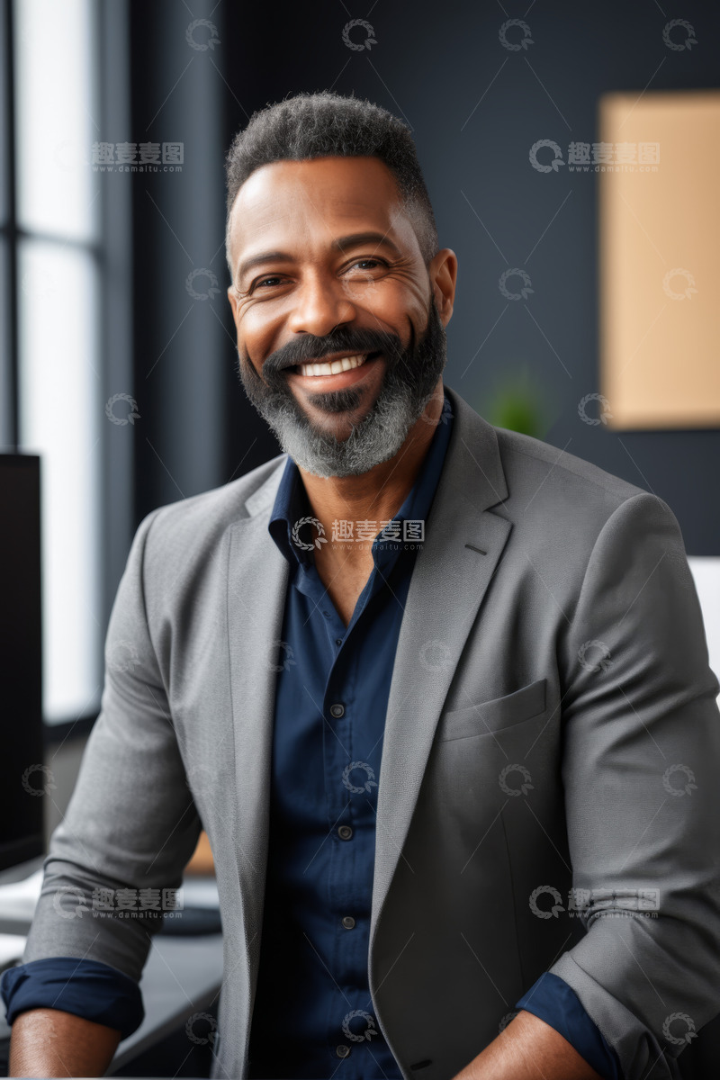 高清大图下载【趣麦麦图】西装男士微笑办公形象照
