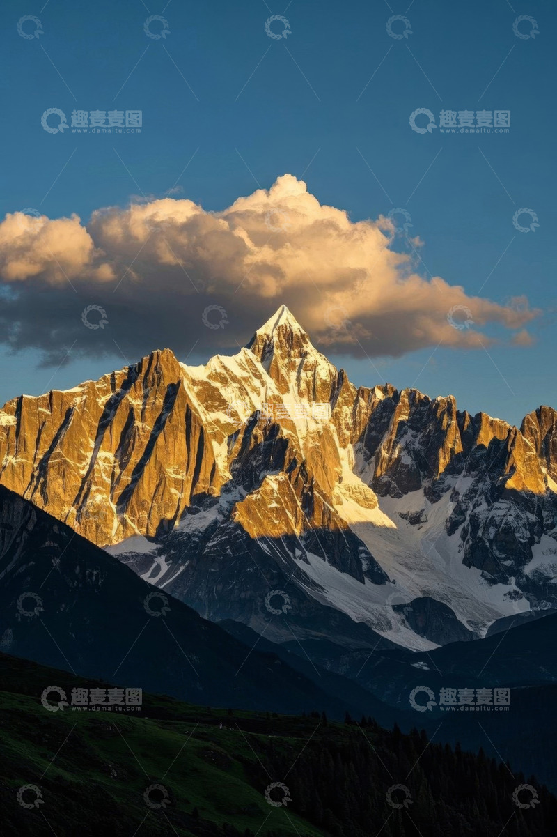 高清大图下载【趣麦麦图】雪山与天空的壮丽景象