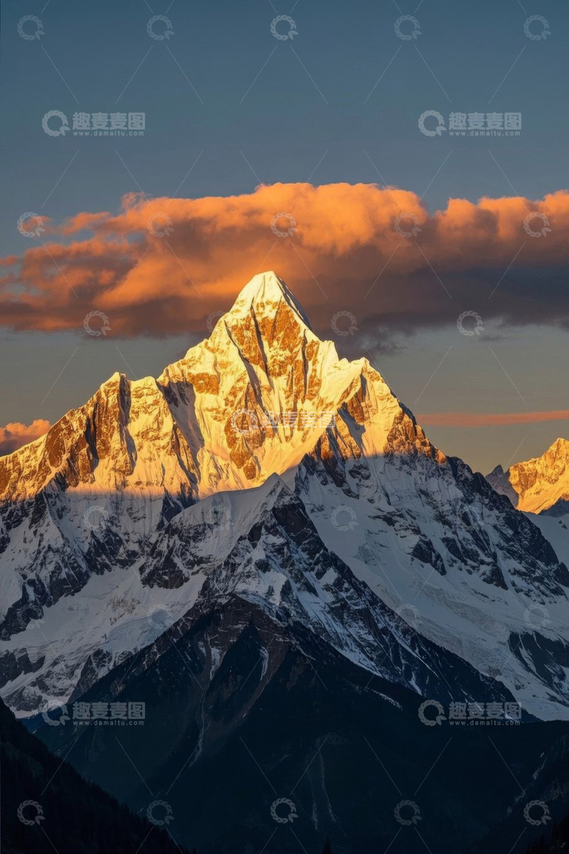 高清大图下载【趣麦麦图】日照金山雪山全景素材